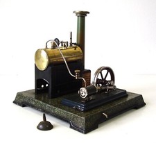 Antike Dampfmaschine Bing vor