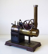 Antike Bing Dampfmaschine vor