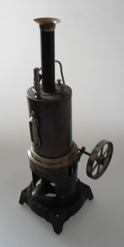 Antike dampfmaschine stehend - antike,